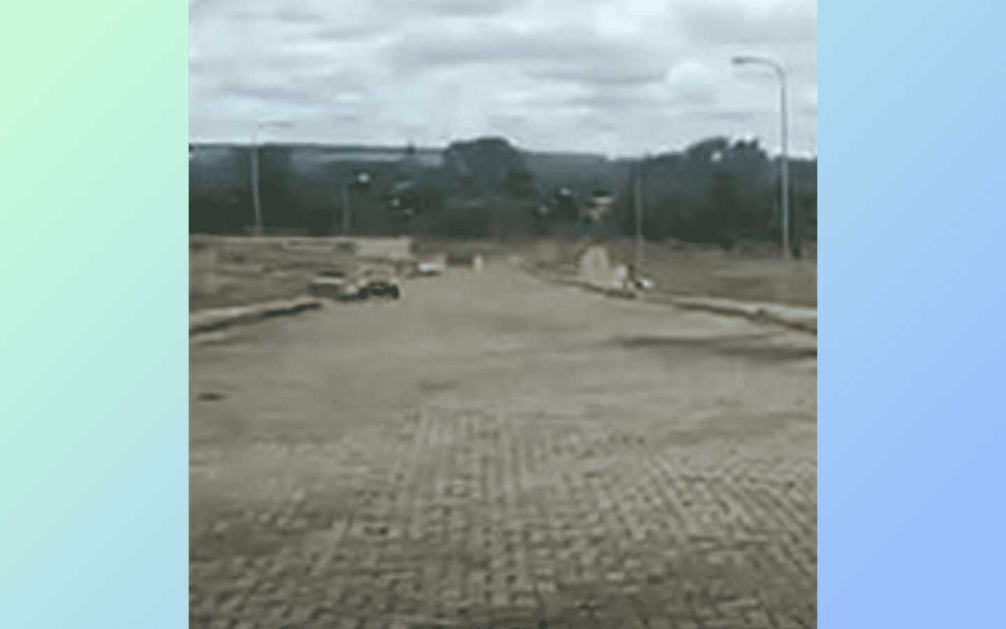 Três terrenos residenciais de 2.500 m² ocupados